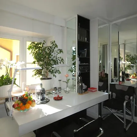 Artist Schwabing Apartment Munich